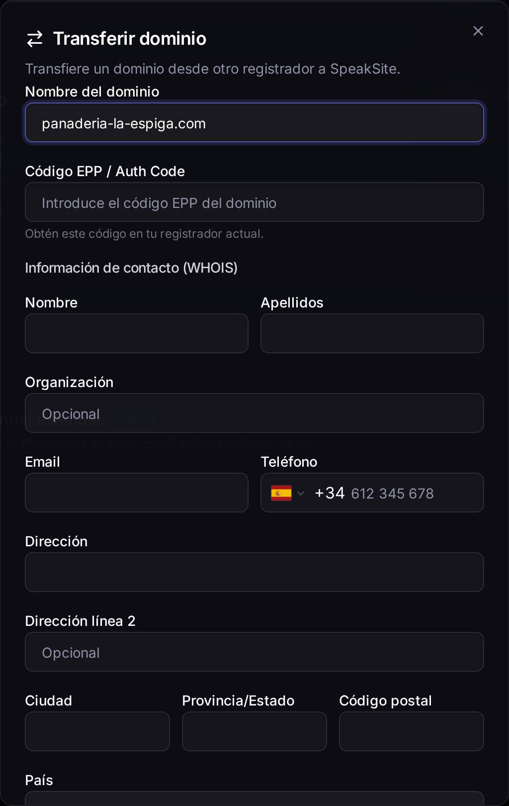 Se escribe el dominio completo (con su extensión) y el código de autorización que te da tu proveedor actual.