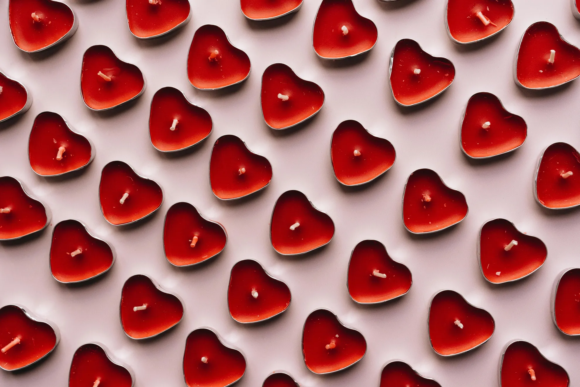 Corazones con Velas: La Combinación Perfecta para Crear Ambientes Románticos y Especiales